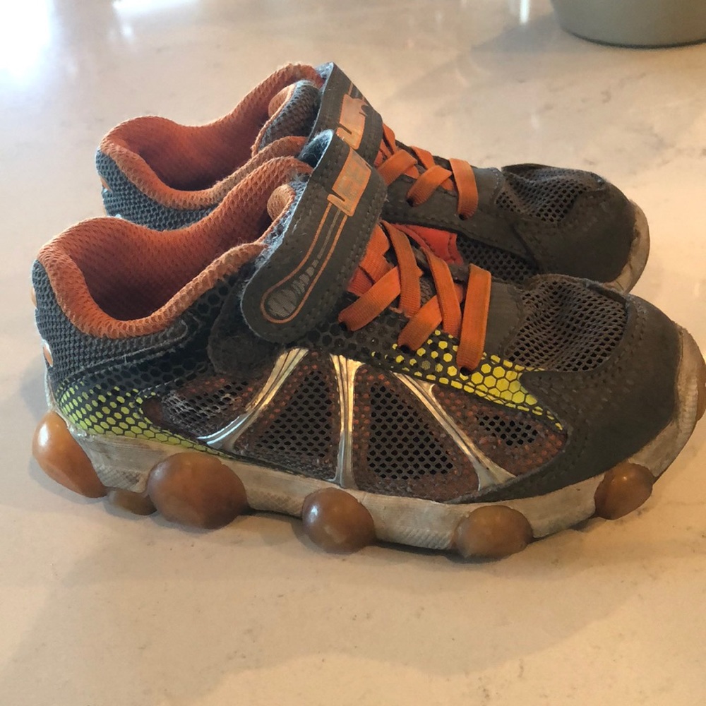 Toddler size 8.5 light up Leepz Strode Rite